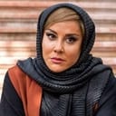 Asha Mehrabi als Sadaf