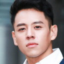 Ching Yang Chen als Benny