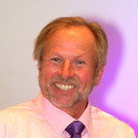 Bernard Schweitzer als Bar Patron