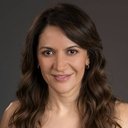 Perla Corona als Paramedic