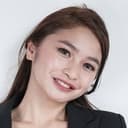 Aiko Garcia als Rowena