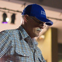 Malcolm Unicomb als Loud Heckler