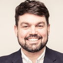 Charlie Baker als Palm Court Singer