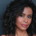 Mirlande Amazan als Socialite