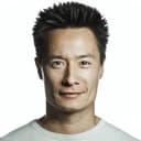 Matthew Yang King als The Persuader / Arkham Director (voice)