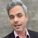 Adam Meir als Tall Scribe