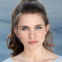 Anna-Lena Schwing als Lucy Holstenbeck