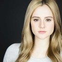 Larissa Albuquerque als Riley Cartwright