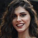 Gizem Tan als Asya