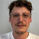 Sven Olinski als Guy #2 / Bärbel Basilikum