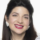 Ioanna Kolonelou als Lora Sevastou