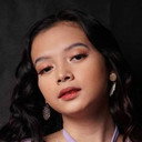 Ava Velasquez als Julia