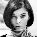 Yvonne Craig als Dorothy Johnson