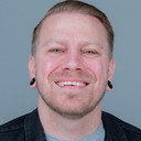 Chase Essex als Queen's Night Guard