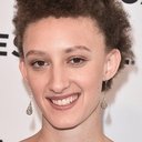 Maya Eshet als Pearl