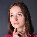 Anna Nikulina als Couple in Green