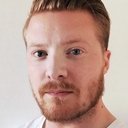 Miika Laakso als Adan isän avustaja