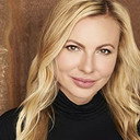 Beate Antares als Waitress Celia / PBN Girl