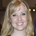 Julie Lund als Simone