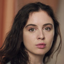 Iona Anderson als Rosa Shapland