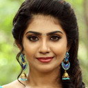 Varsha Viswanath als Janaki