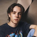 Sebastian Poole als The Stranger