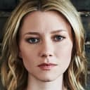 Valorie Curry als Charlotte