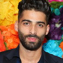 Jason Canela als Santiago Rincón
