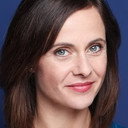 Caroline Trowbridge als Dr. Liz Reid