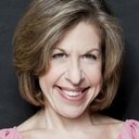 Jackie Hoffman als Mrs. Sapperstein