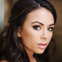 Janel Parrish als Margot Song Covey