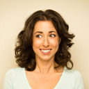 Nadine Djoury als Julia
