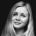 Catherine Wagener als Lore