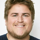 Erik Ekstrand als Self - Host