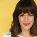 Ele Woods als Self - Host