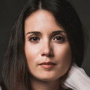 Claudia Gusmano als Erika Lastella