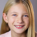 Amelia Harrison als Young Athena