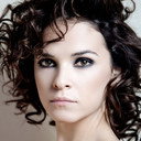 Maxine Kazis als Sanna Wagner
