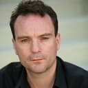 Mark Byrne als Gus