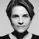 Emily Raymond als Helena