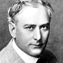 Gordon Sackville als Governor Montgomery