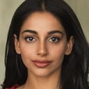 Banita Sandhu als Alex
