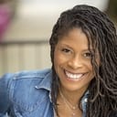 Verda Davenport als Esme