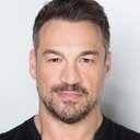 Aleks Paunovic als Karate Dad