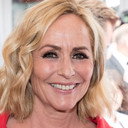Angela Groothuizen als Moeder Bell