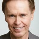 Paul Cross als Father Pascal