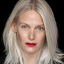 Laura Birn als Theresa