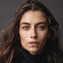 Paloma Coquant als Barmaid Rungis