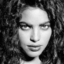 Sarita Choudhury als Tara, the Queen