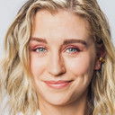 Taylor Misiak als Billie